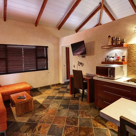 Hartmann Suites Serviced Self-Catering Apartments ウィントフーク エクステリア 写真